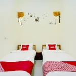 OYO 90173 Innapp Tenggilis Family Residence