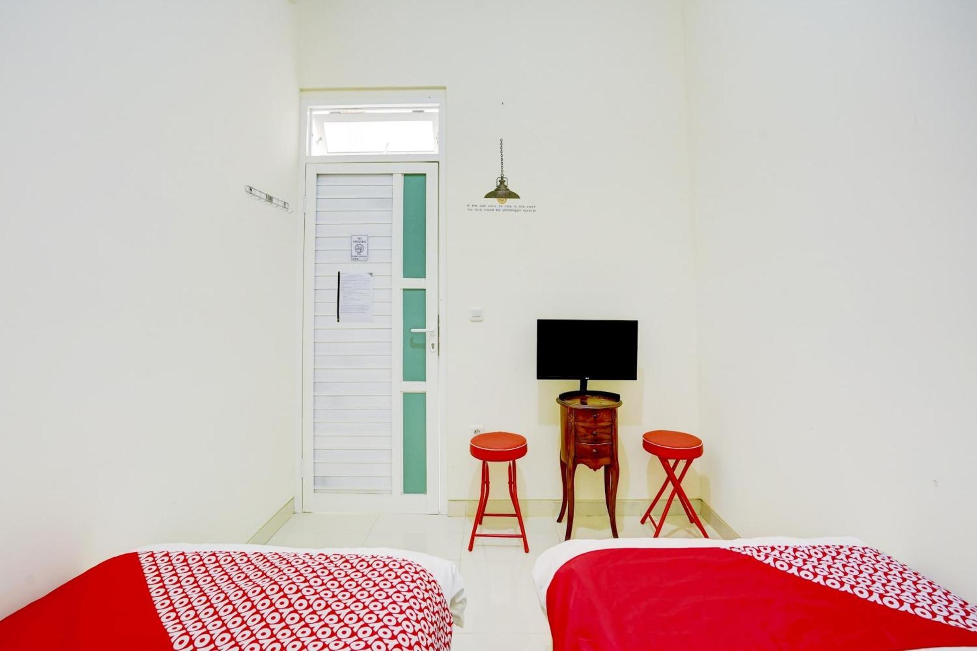 Hotel Oyo 90173 Innapp Tenggilis Family 2*