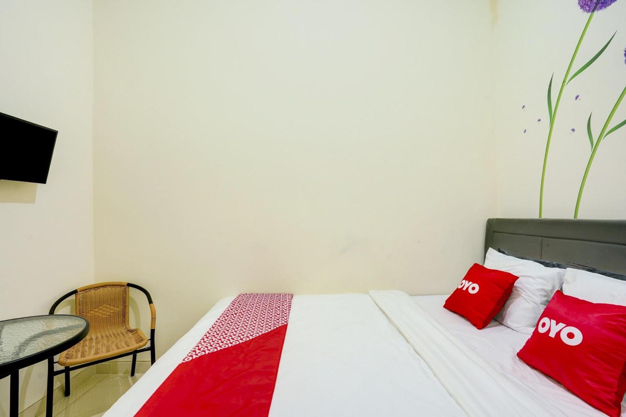 Oyo 90173 Innapp Tenggilis Family Surabaya