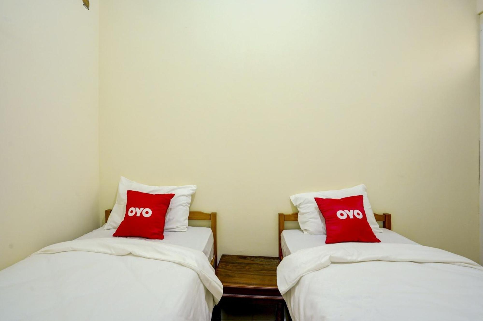 Oyo 90173 Innapp Tenggilis Family Hotel Surabaya