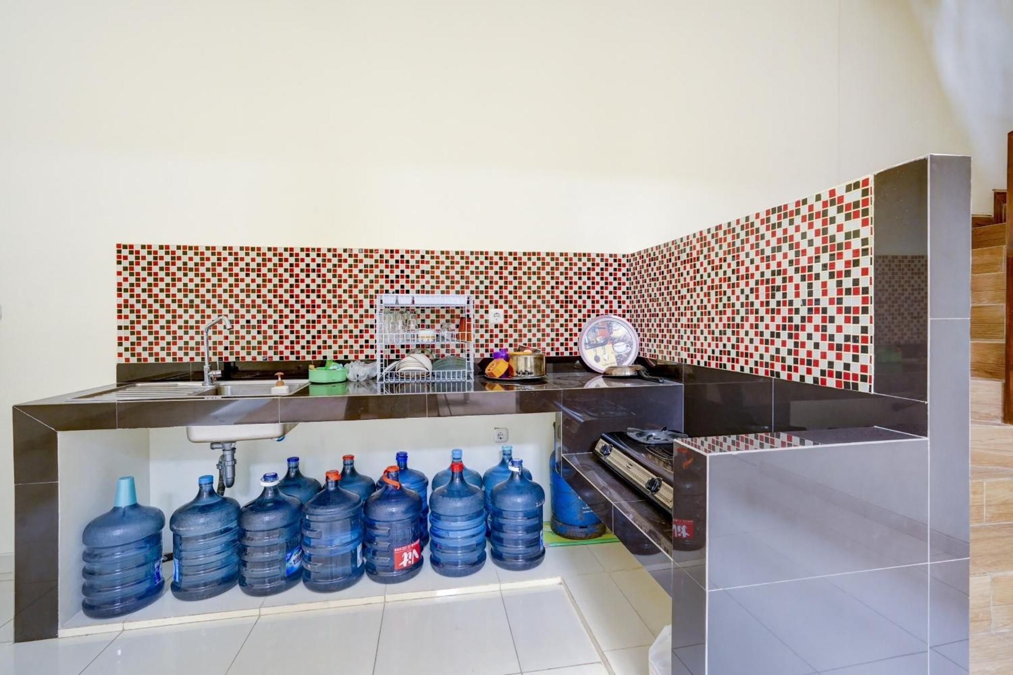 Hotel Oyo 90173 Innapp Tenggilis Family 2*