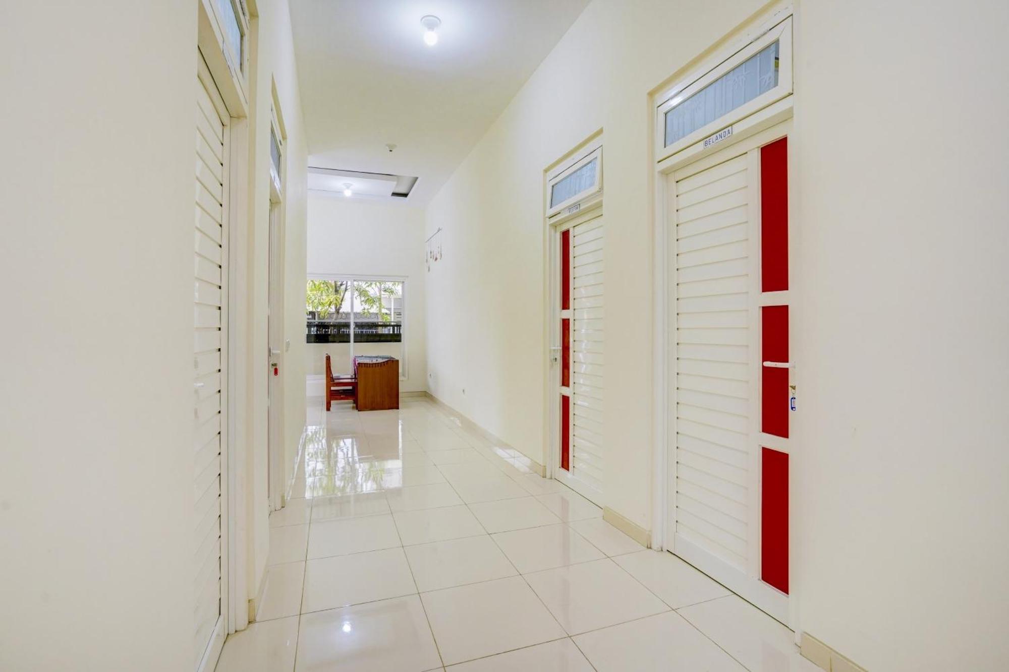 Hotel Oyo 90173 Innapp Tenggilis Family Surabaya