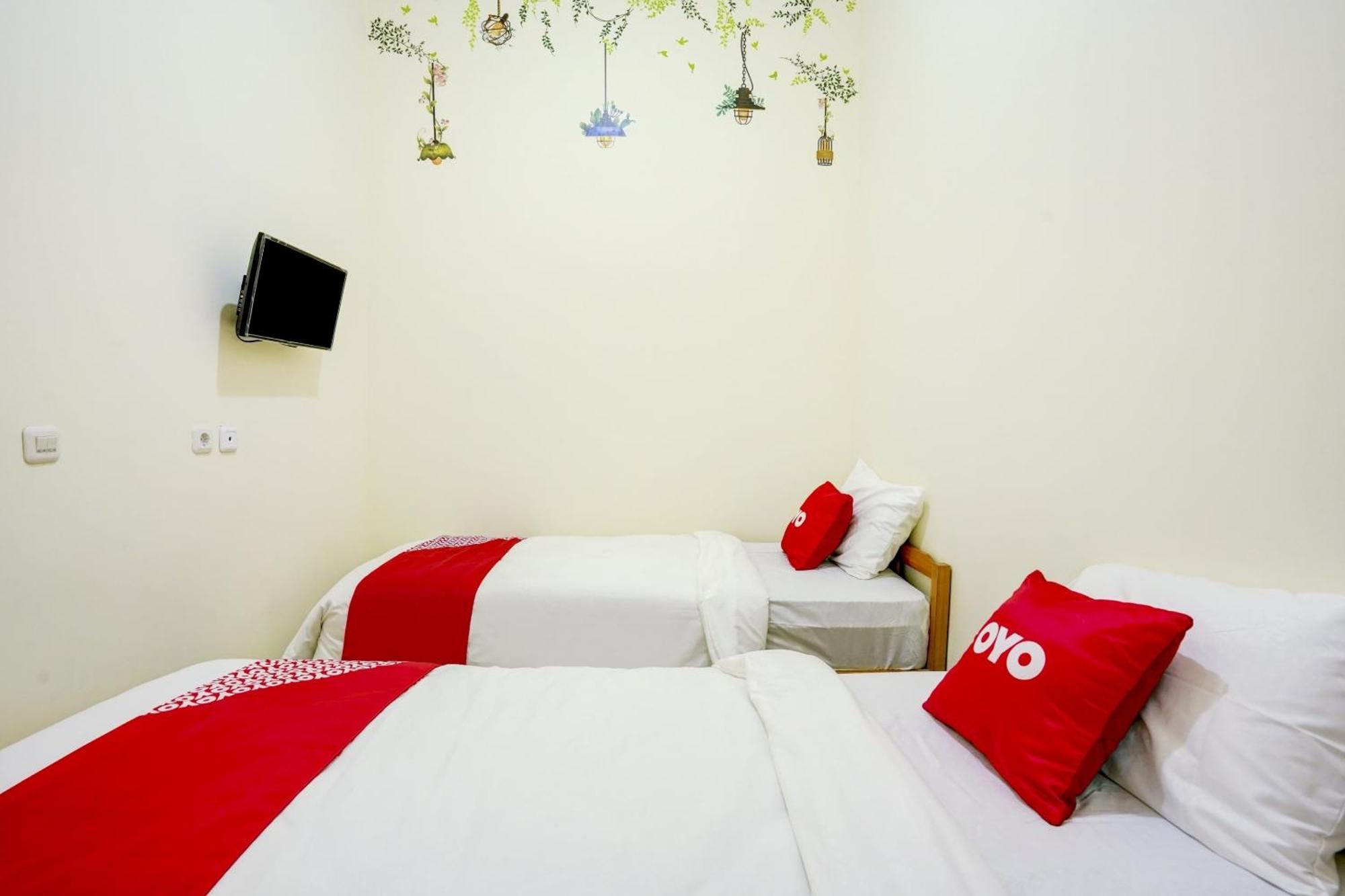 Oyo 90173 Innapp Tenggilis Family 2* Surabaya